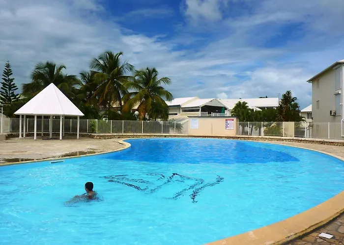 T3, Piscine, Plages Et Commerces A Pieds Sur La Marina